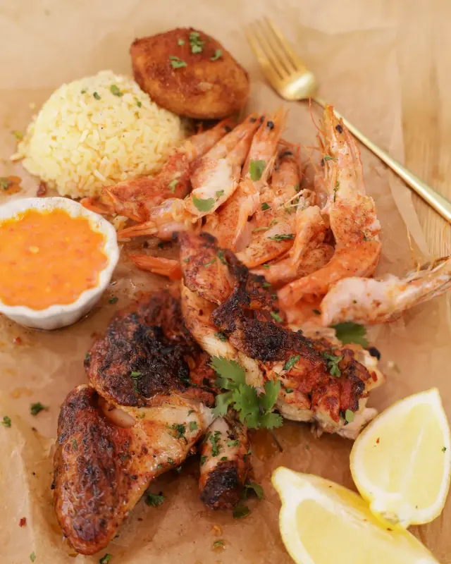 Peri-peri chicken and prawns with rice - Parreirinha Rapido Illovo
