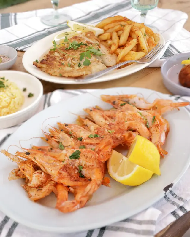 Grilled prawns with chips and rice - Parreirinha Rapido Illovo